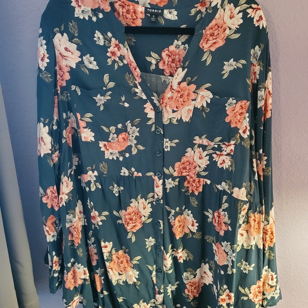 Torrid sz 3 green floral blouse